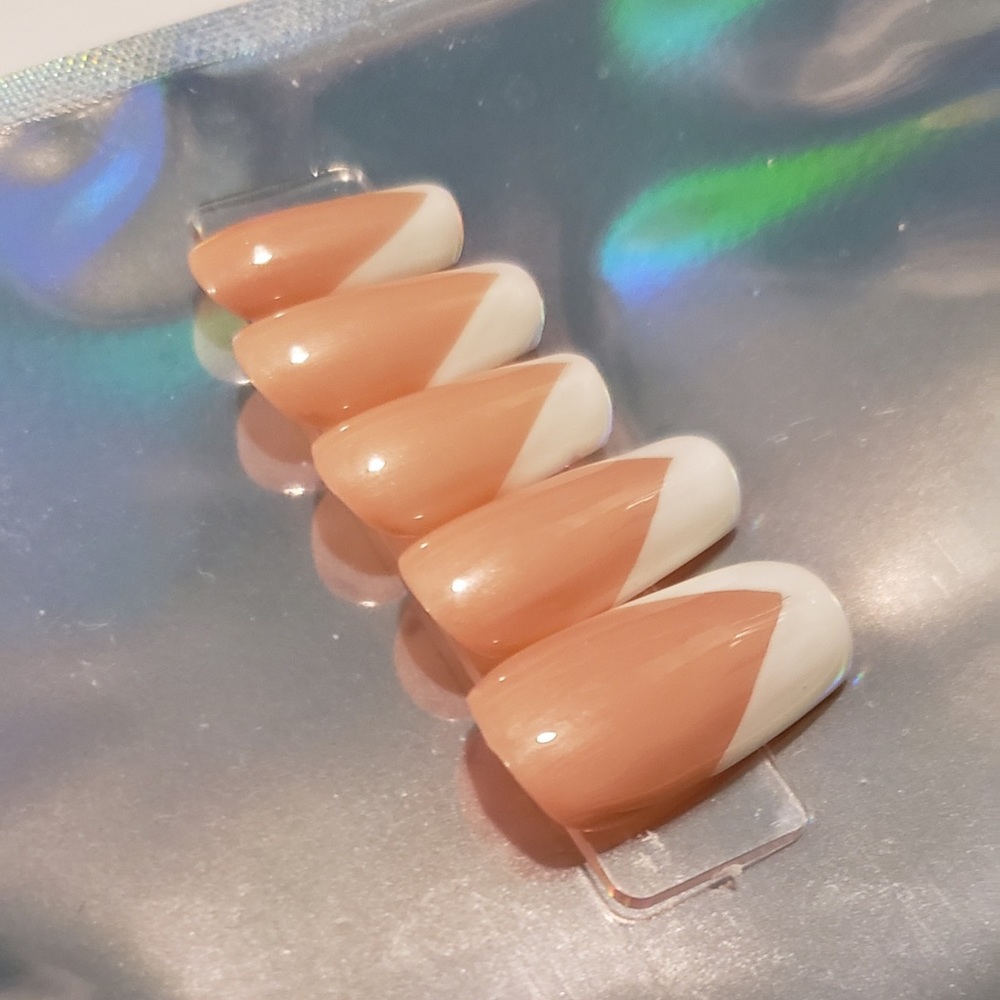 BUY ONE GET ONE FREE❗️White French 🤍 Press Ons 💅